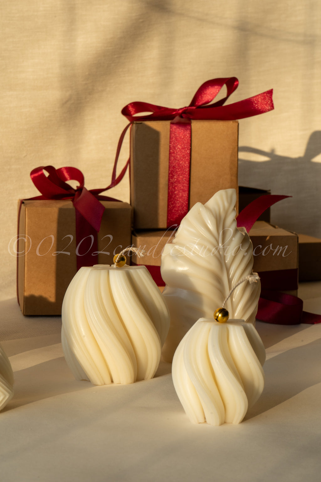 Swirl Pillar Candle- Medium