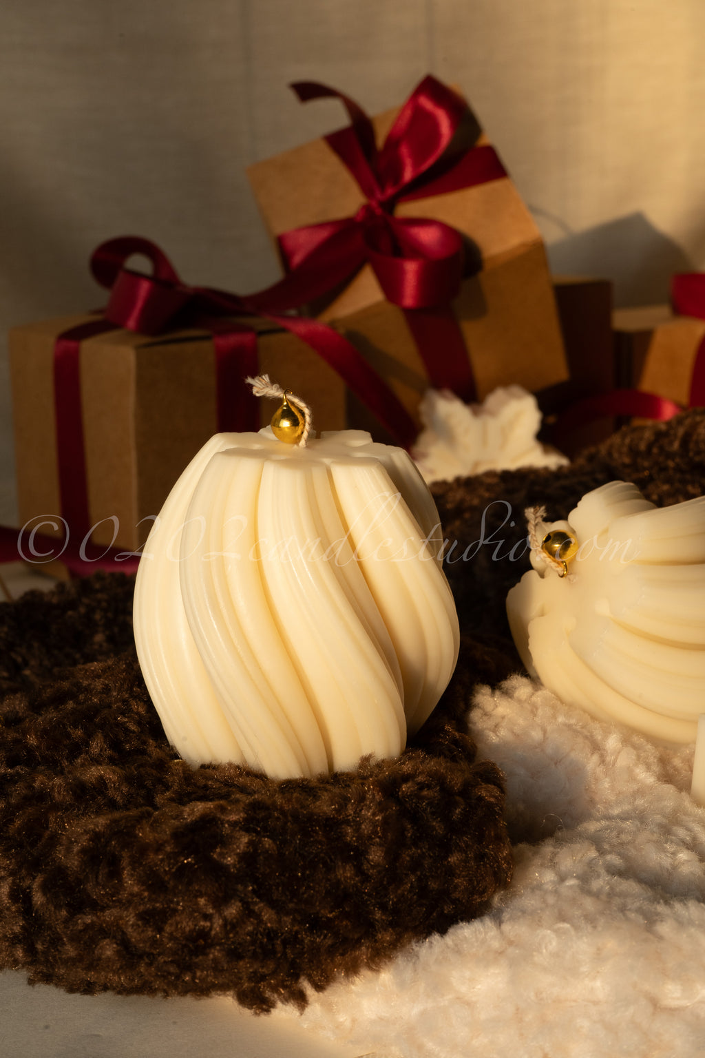 Swirl Pillar Candle- Medium
