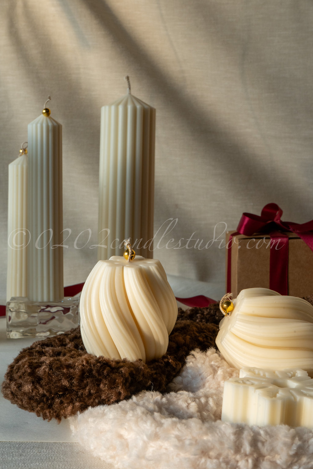 Swirl Pillar Candle- Medium