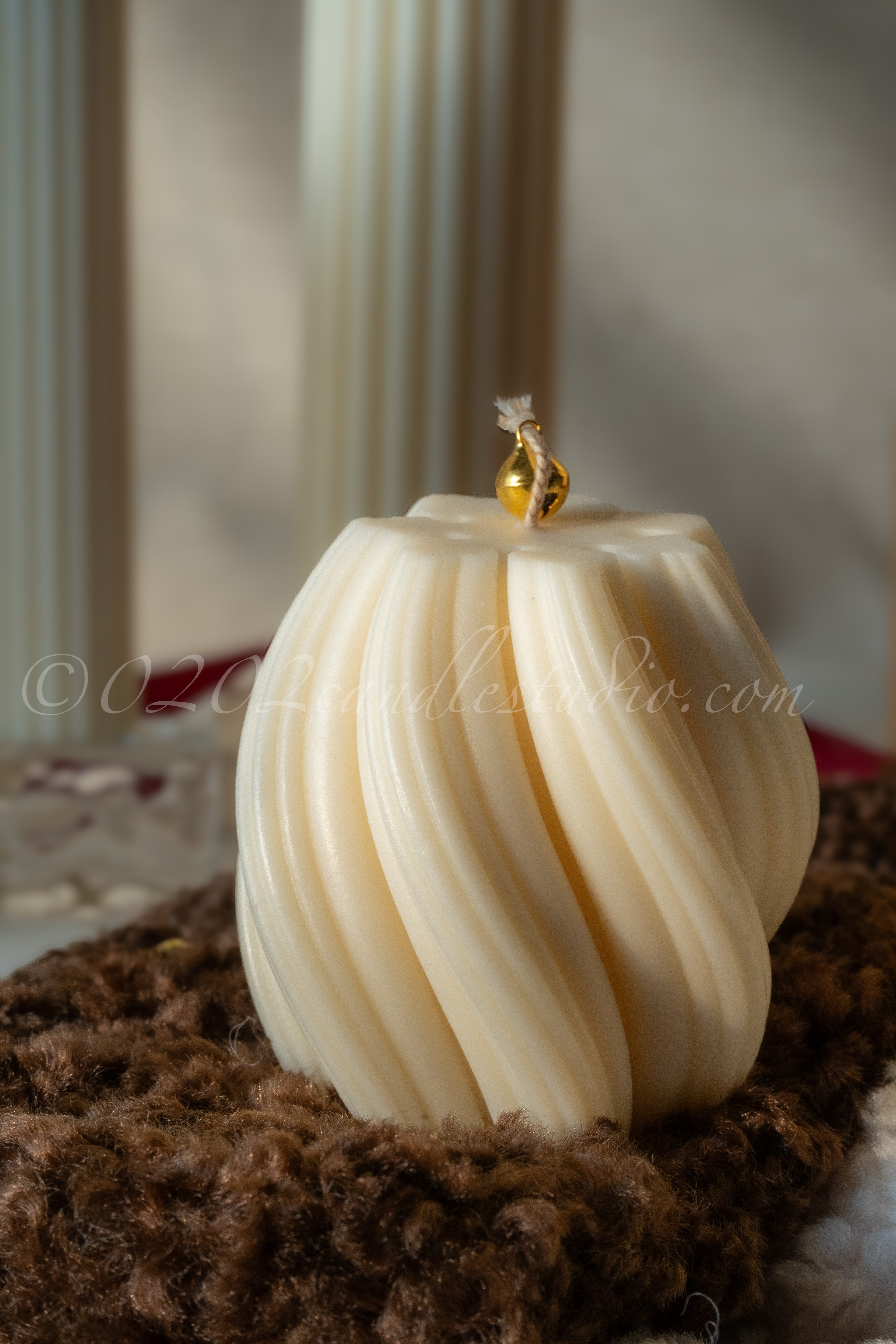 Swirl Pillar Candle- Medium