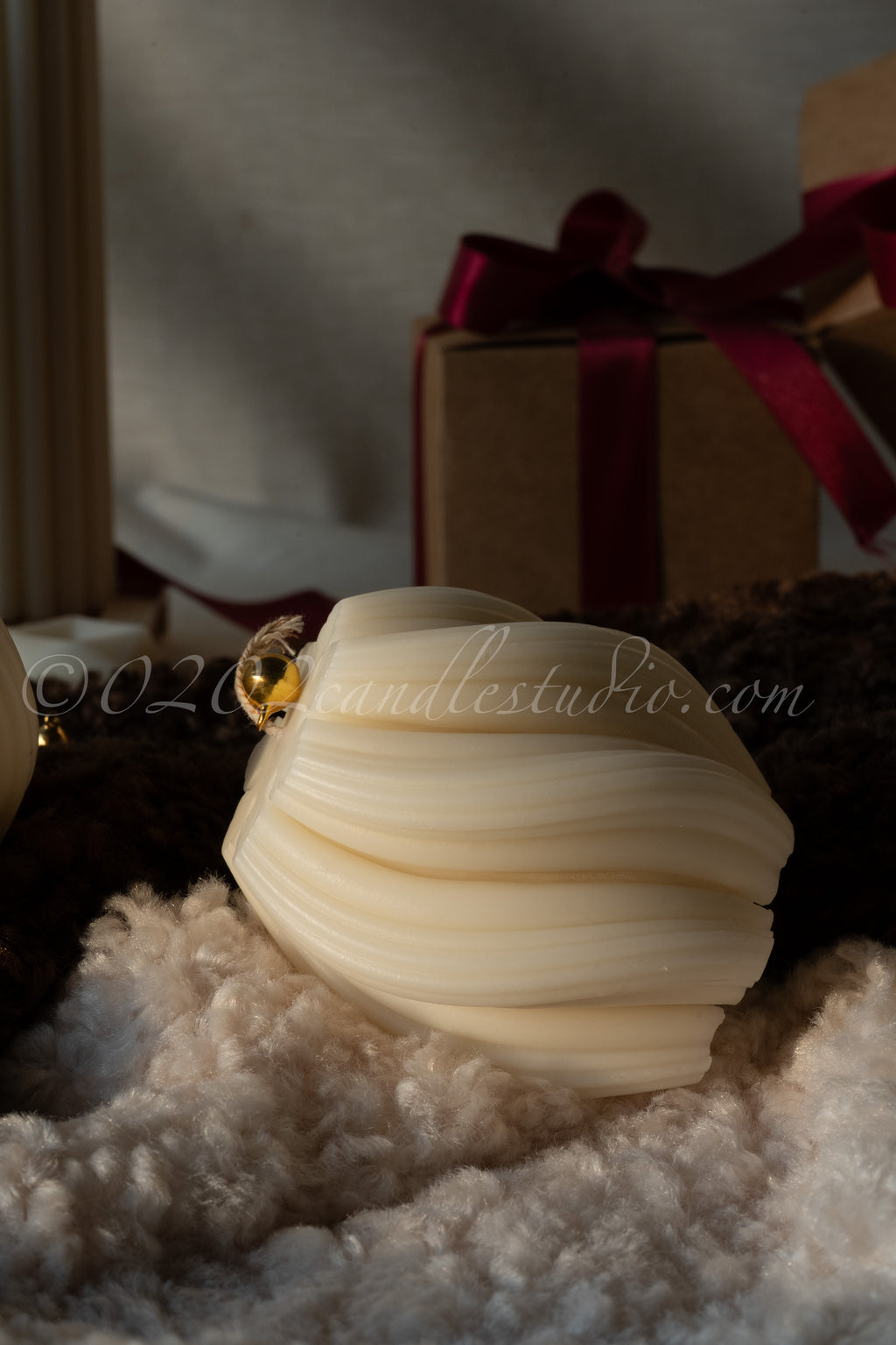 Swirl Pillar Candle- Medium