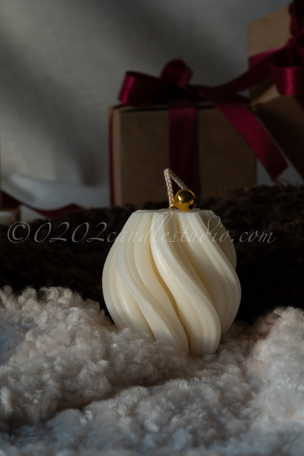 Swirl Pillar Candle- Medium
